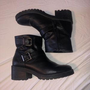 Universal Thread boots